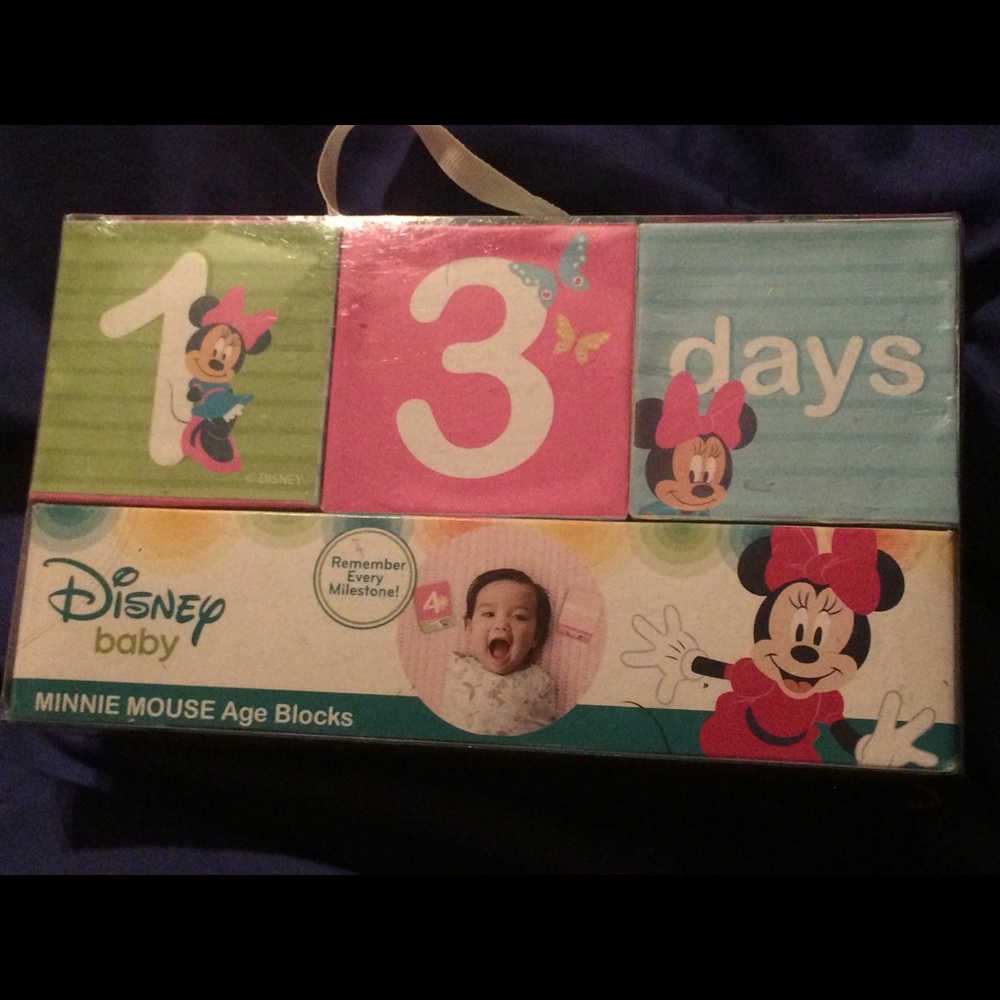Minnie Mouse age blocks